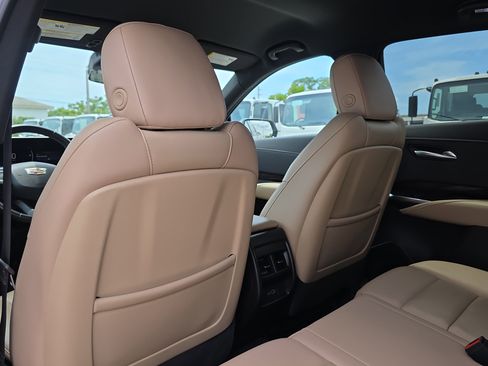 Used 2025 Cadillac XT4 Premium Luxury FWD image 15