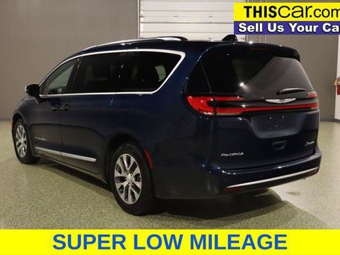 Used 2025 Chrysler Pacifica Pinnacle FWD image 6