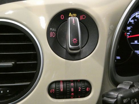 Used 2019 Volkswagen Beetle 2.0T SE image 25