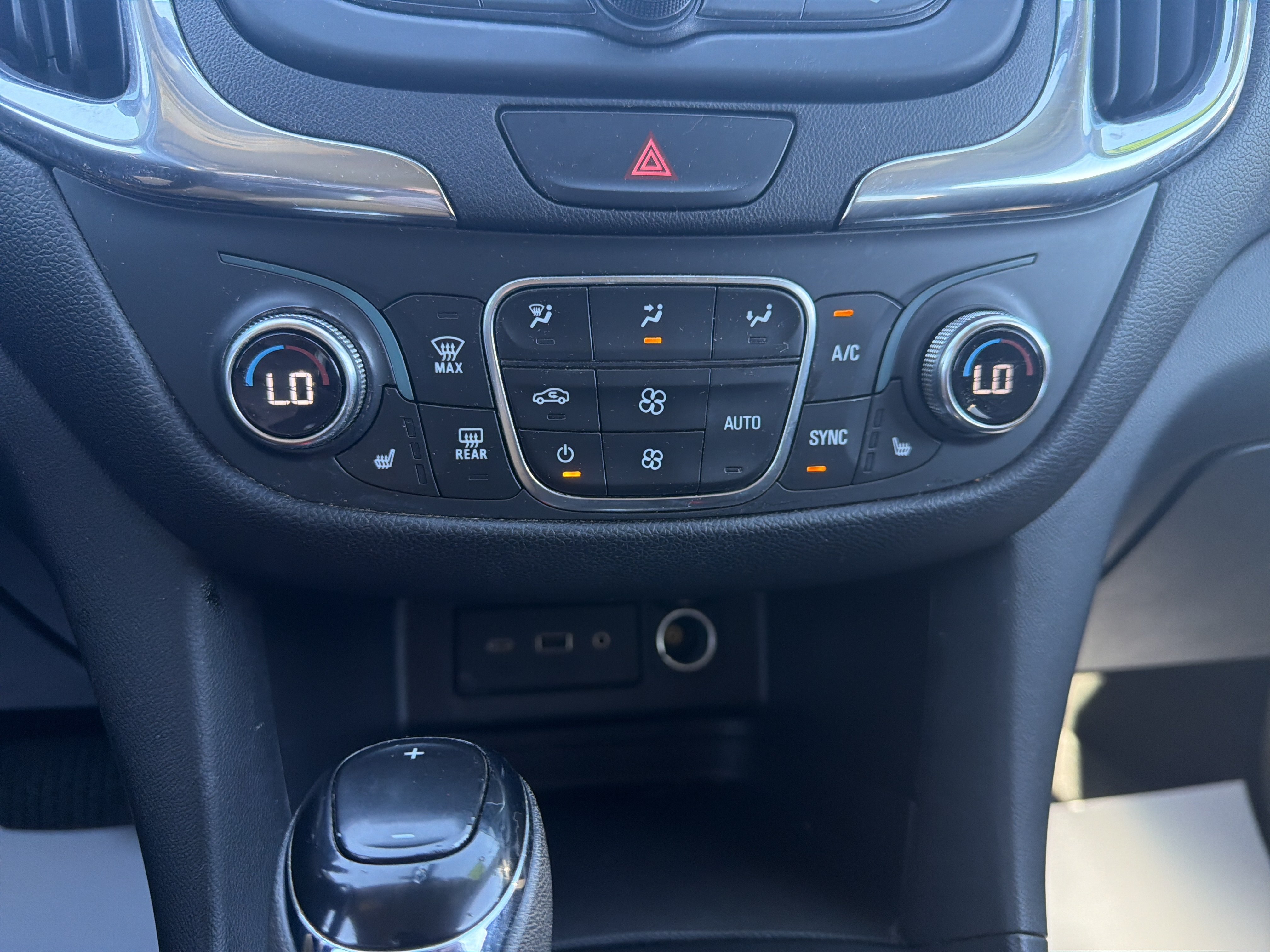 Used 2020 Chevrolet Equinox LT AWD/4WD image 26