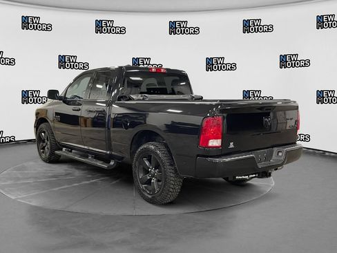 Used 2018 RAM 1500 Express w/ Black Ram 1500 Express Group AWD/4WD image 3