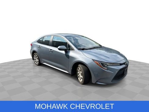 Used 2020 Toyota Corolla LE FWD image 2