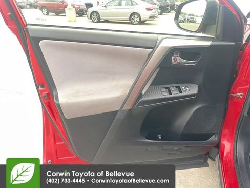 Used 2015 Toyota RAV4 XLE AWD/4WD image 18