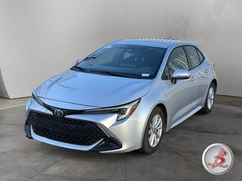 Used 2025 Toyota Corolla SE FWD image 3