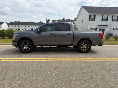 Used 2022 Nissan Titan SV w/ SV Convenience Package AWD/4WD image 6
