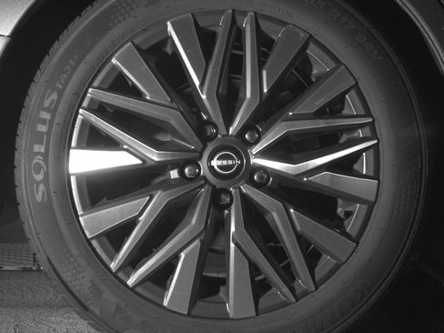 Used 2025 Nissan Altima 2.5 SV FWD image 15