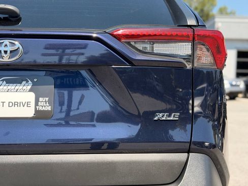 Used 2019 Toyota RAV4 XLE FWD image 10