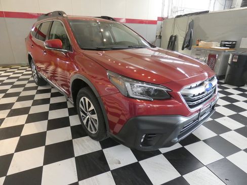 Used 2020 Subaru Outback Premium image 3