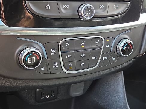 Used 2019 Chevrolet Traverse LT w/ LT Premium Package image 17