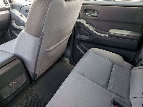 Certified 2025 Nissan Frontier SV RWD image 32