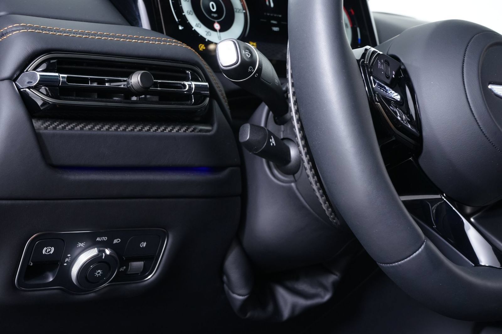 Used 2026 Aston Martin DB12 Coupe RWD image 22