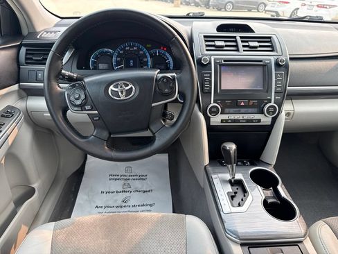 Used 2012 Toyota Camry XLE w/ Leather Pkg FWD image 11