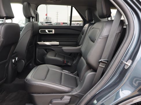 Used 2022 Ford Explorer XLT w/ Equipment Group 202A image 10