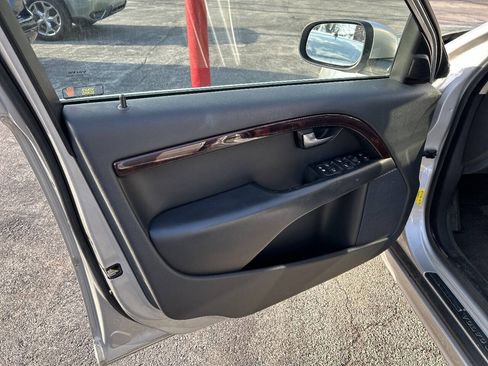 Used 2008 Volvo V70 FWD image 8