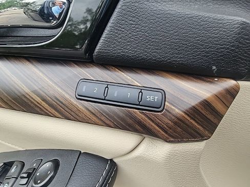 Used 2016 Nissan Maxima Platinum FWD image 11