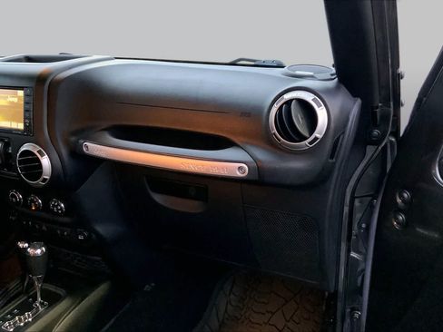 Used 2017 Jeep Wrangler Unlimited Sahara w/ Max Tow Package AWD/4WD image 18