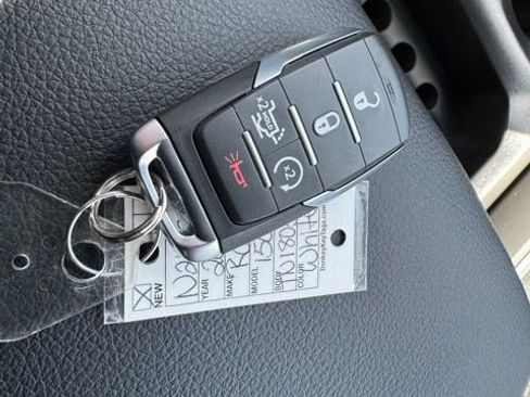 New 2026 RAM 1500 4x4 Crew Cab image 31