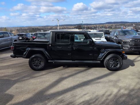 New 2026 Jeep Gladiator Sport AWD/4WD image 9