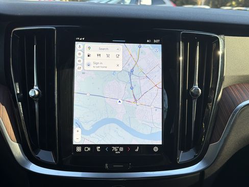 Certified 2025 Volvo V60 B5 Cross Country Plus image 24