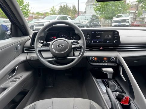 Certified 2022 Hyundai Elantra SEL FWD image 23