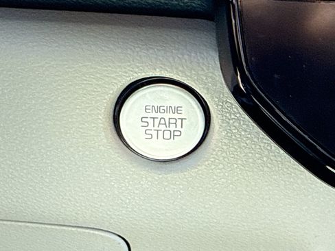 Used 2026 Kia Carnival EX FWD image 9