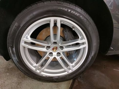 Certified 2019 Porsche Macan AWD/4WD image 36