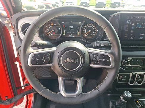 Certified 2025 Jeep Wrangler Unlimited Sahara AWD/4WD image 22