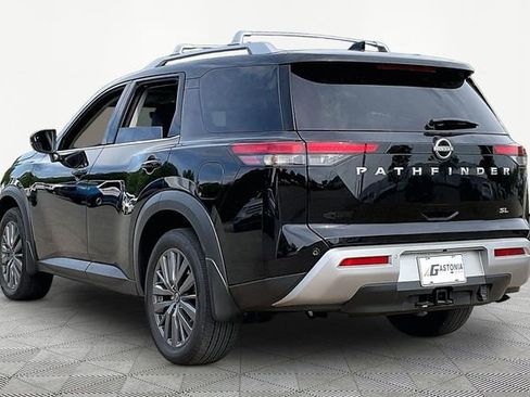 Used 2025 Nissan Pathfinder SL w/ SL Premium Package FWD image 4
