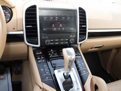 Used 2017 Porsche Cayenne image 21