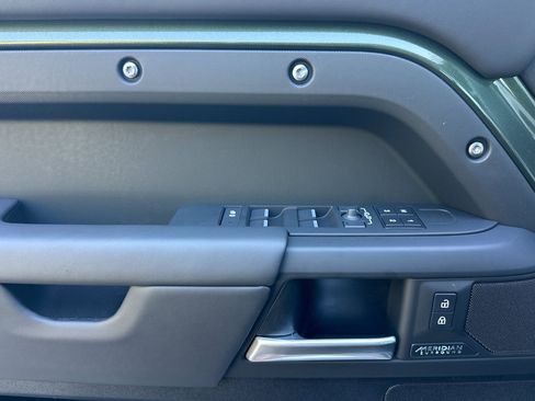 New 2026 Land Rover Defender 110 X-Dynamic SE image 15