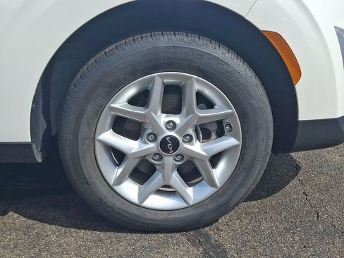 Used 2025 Kia Soul LX w/ LX Technology Package FWD image 8