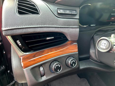 Used 2018 Cadillac Escalade ESV Luxury image 10