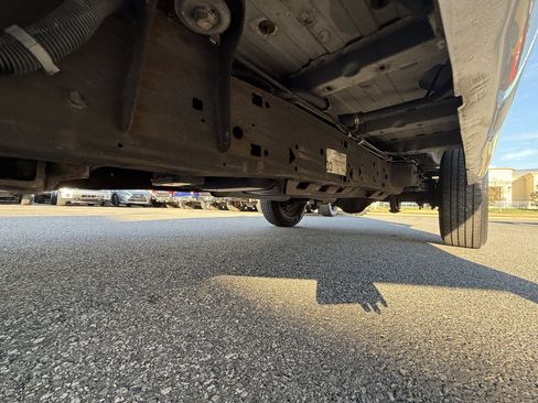 Used 2011 Chevrolet Express 2500 image 22