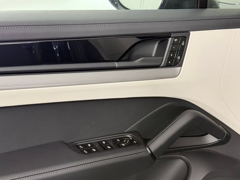 Certified 2026 Porsche Cayenne AWD/4WD image 14