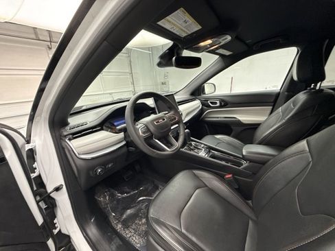 Used 2023 Jeep Compass Limited image 10