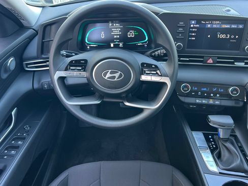 Used 2026 Hyundai Elantra Hybrid FWD image 18