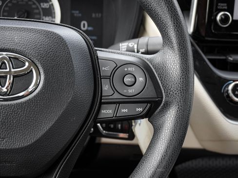 Used 2020 Toyota Corolla LE FWD image 19