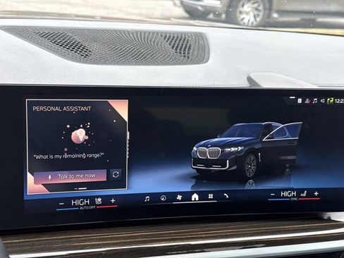 Used 2025 BMW X5 xDrive50e image 11