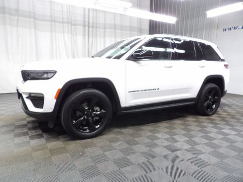 Used 2024 Jeep Grand Cherokee Limited AWD/4WD image 7