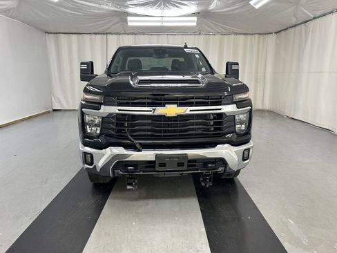 Used 2024 Chevrolet Silverado 2500 LT w/ Convenience Package AWD/4WD image 2