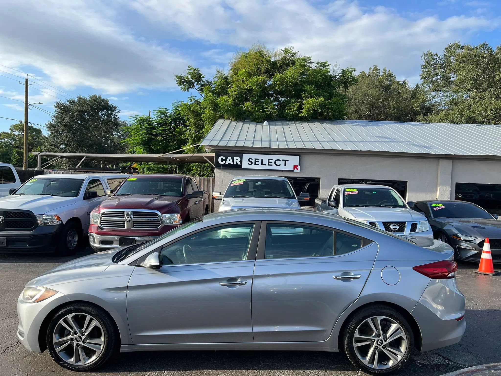 Used 2017 Hyundai Elantra Limited FWD image 8