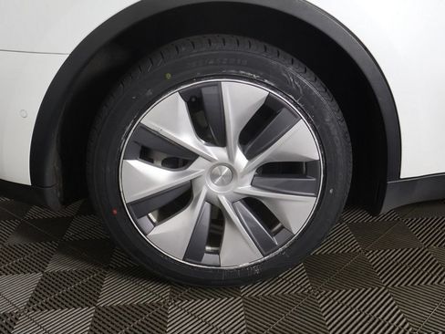 Used 2022 Tesla Model Y Long Range AWD/4WD image 24
