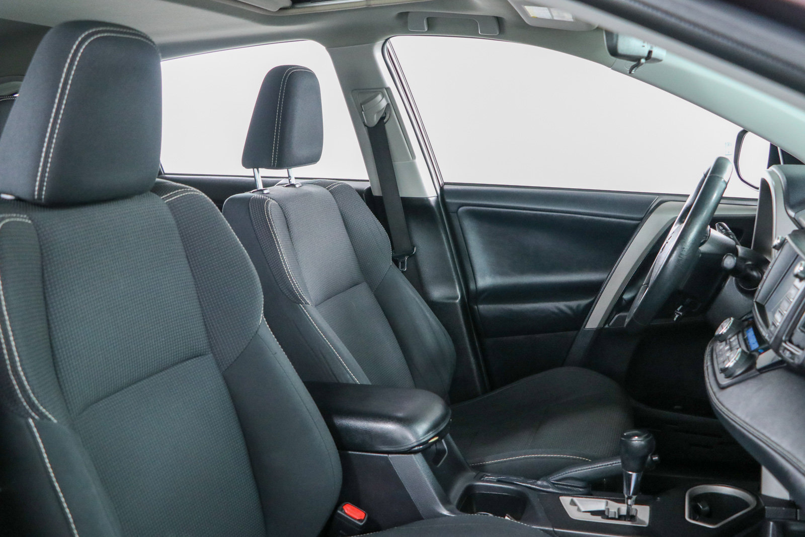 Used 2017 Toyota RAV4 XLE FWD image 27