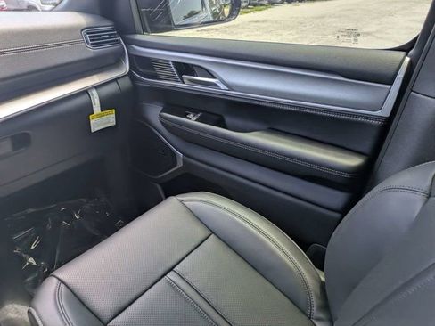 New 2026 Jeep Grand Wagoneer L 4WD w/ Premium Group I image 19