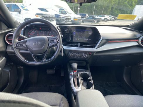 Used 2024 Chevrolet Trax RS w/ Sunroof Package FWD image 15