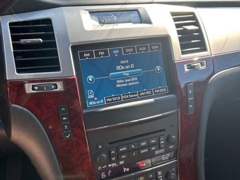 Used 2011 Cadillac Escalade Premium AWD/4WD image 17
