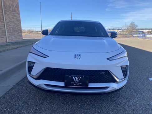 Used 2024 Buick Envista Sport Touring image 2