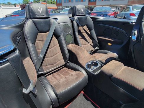 Used 2015 Maserati GranTurismo Sport RWD image 27