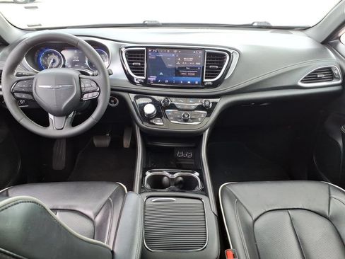 Used 2025 Chrysler Pacifica Limited FWD image 19
