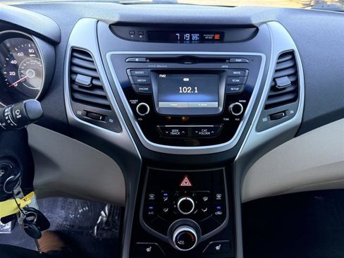 Used 2014 Hyundai Elantra SE w/ Option Group 02 FWD image 29